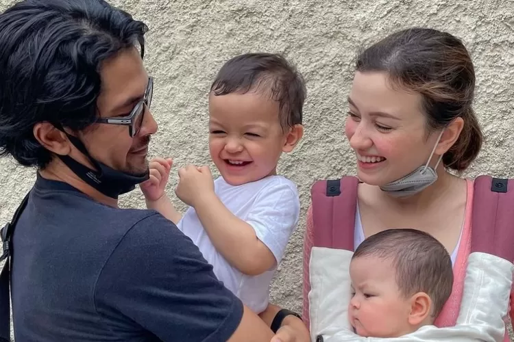 Edward Akbar dengan Kimberly Ryder. (Instagram/@edward_akbar)