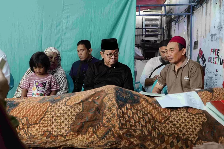 Gubernur DKI Jakarta, Pramono Anung, mengawali aktivitas hari ini dengan melayat ke rumah duka salah seorang pengemudi ojek online, Affan Kurniawan