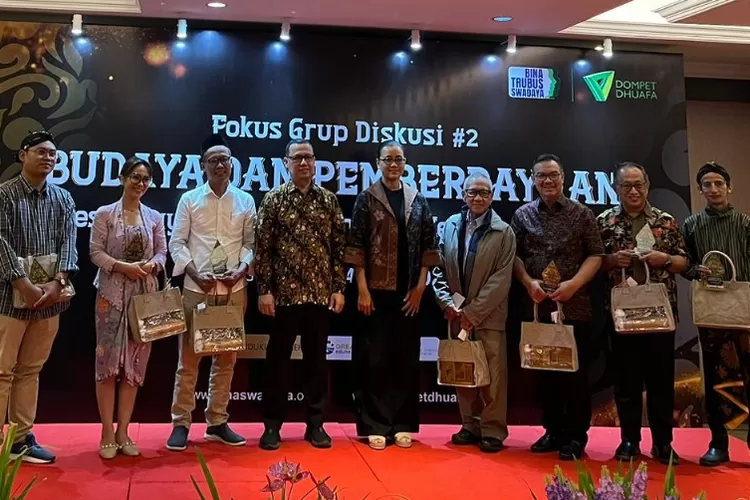 Pembicara dan penanggap dalam Fokus Grup Diskusi (FGD) seri kedua Gerakan Kebudayaan di Hotel Grand Rohan, Rabu (24/7).  (Foto: Dok. Istimewa)