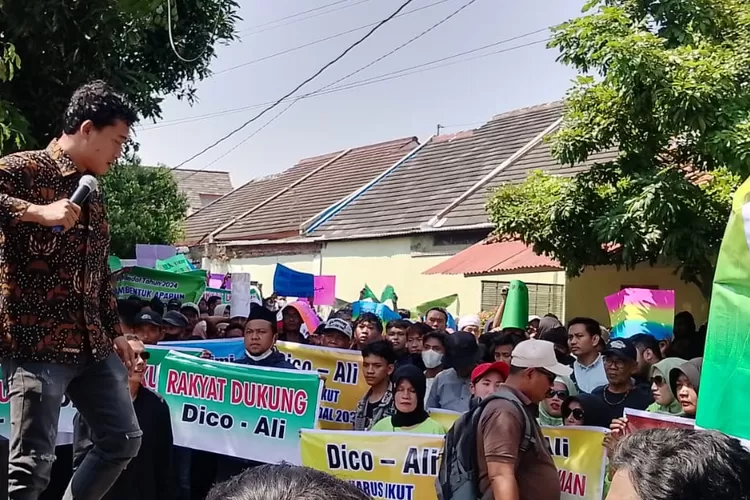 Ratusan Rakyat Kendal Gelar Aksi di Bawaslu, Pengamat: Menunjukkan Dukungan Publik untuk Dico-Ali