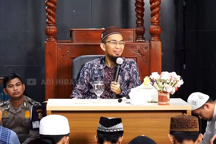 Ustaz Adi HIdayat Sarankan 4 Pendekatan Jika Gelisah secara berlebihan (Tangkapan Layar YouTube Adi Hidayat Official)