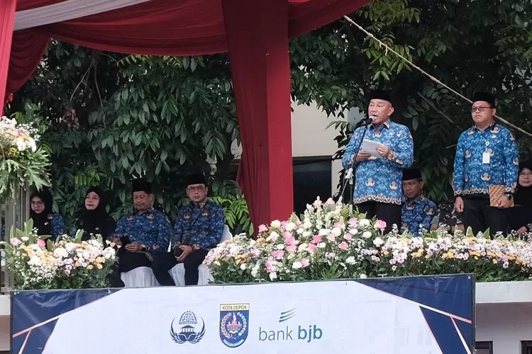 Walikota Depok Mohammad Idris saat memimpin Upacara HUT Korpri yang digelar di DOS, dengan tema Korpri untuk Indonesia, pada Jumat (29/11). (ISTIMEWA)