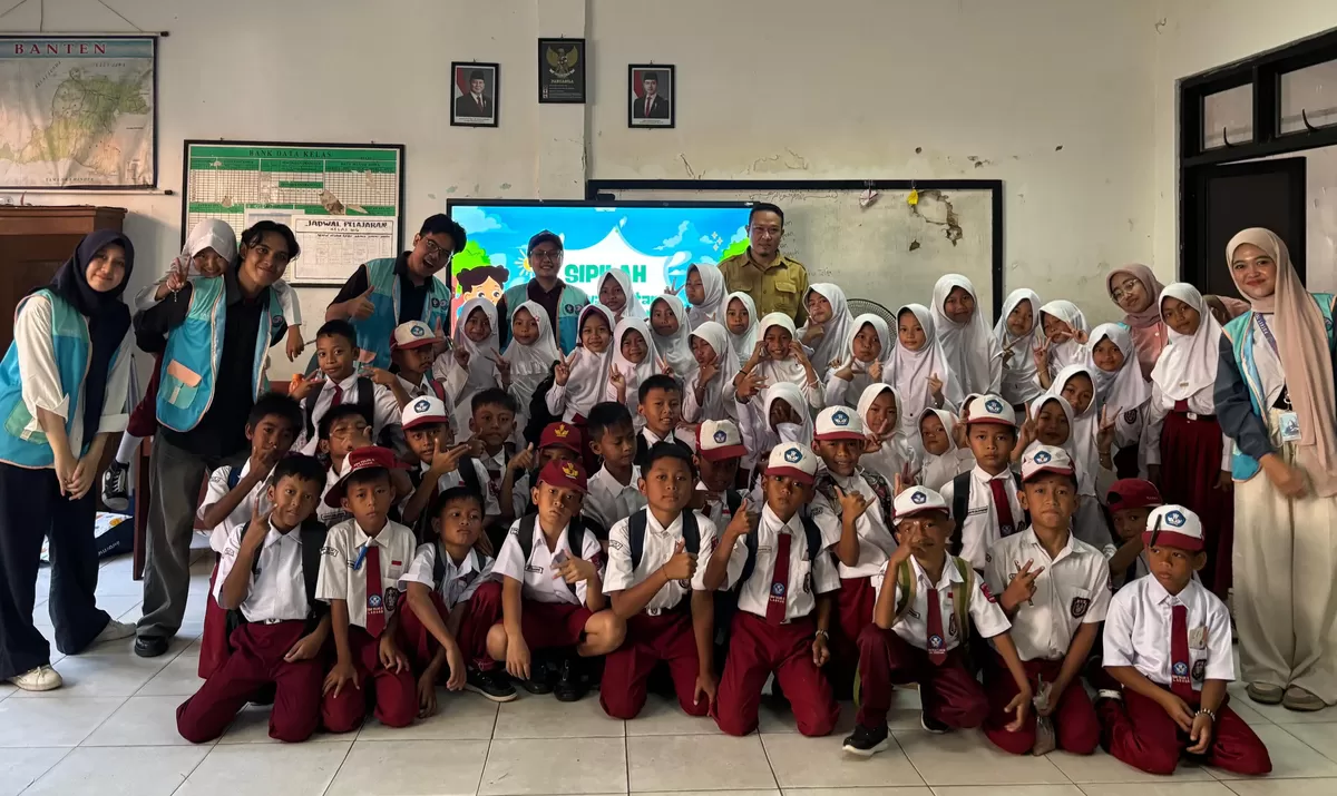 Ajarkan Anak Pilah Sampah Sambil Bermain, Mahasiswa IPB University Kenalkan Program SIPILAH di Desa Teluk. (KabarSatu.id/ foto: istimewa)