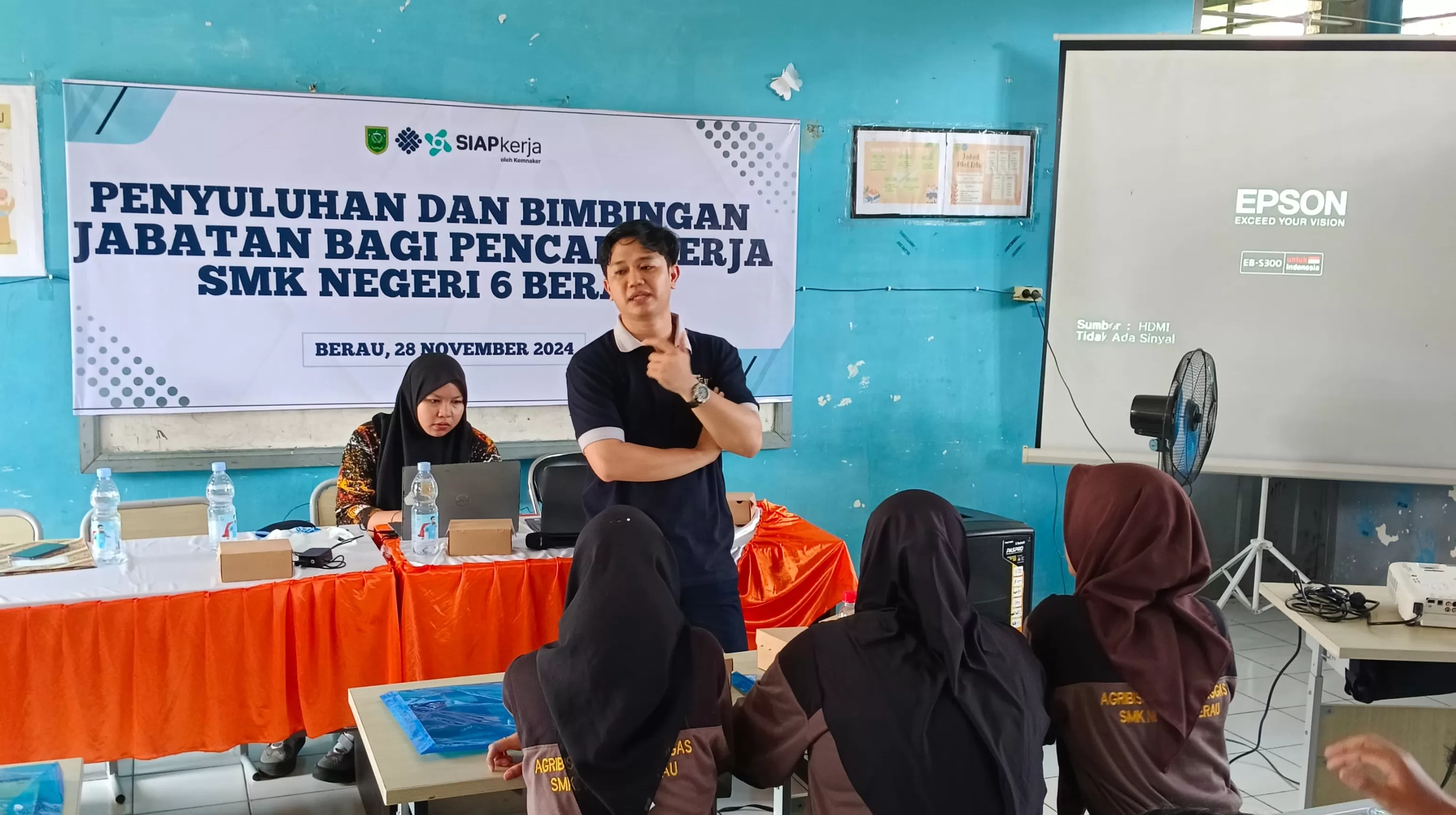 PENYULUHAN: Disnakertrans Berau memberikan penyuluhan bimbinan jabatan kepada pelajar dan alumni SMK di Kabupaten Berau.   (DISNAKERTRANS BERAU)