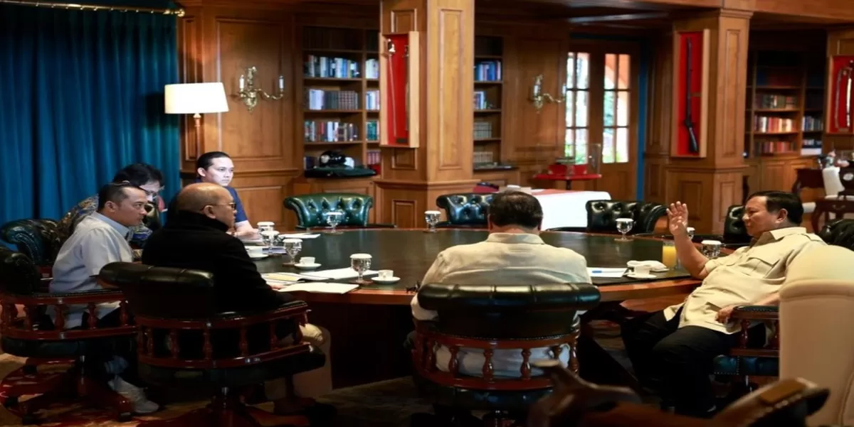 Presiden Republik Indonesia Prabowo Subianto memanggil sejumlah menteri ke kediaman pribadinya di Hambalang, Bogor, Minggu (15/2/2026). (Kalimantansatu.com/Dok. Tim Media Presiden Prabowo Subianto)
