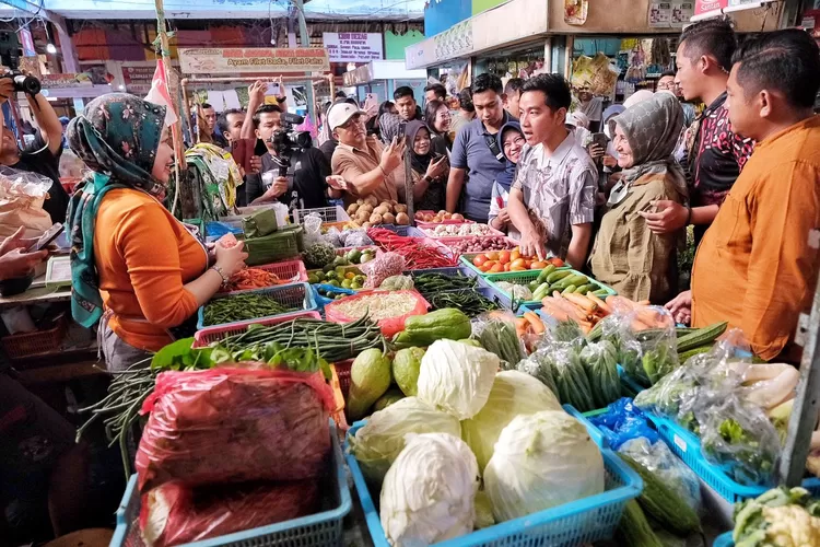 Gibran Rakabuming Raka saat Blusukan di Pasar Cihapit Bandung