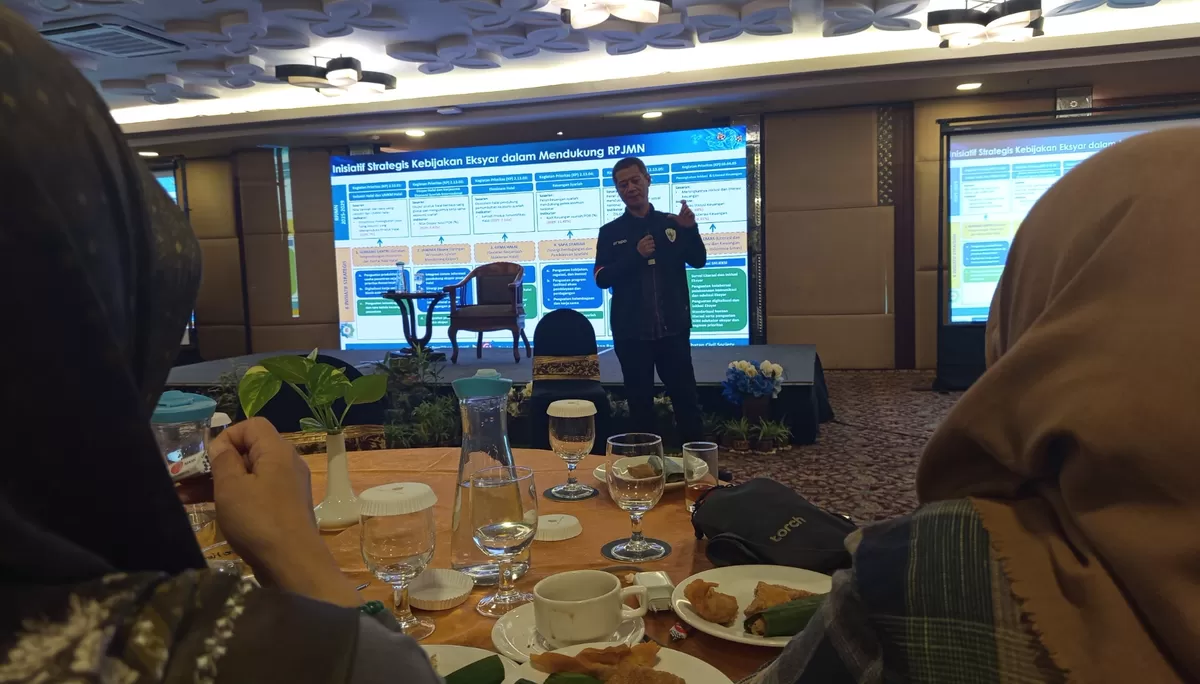 Deputi Direktur Kantor Perwakilan BI Provinsi Jawa Timur bidang Ekonomi dan Keuangan Syariah, Yono Haryono, dalam Capacity Building Media Gathering Strategic Visioning