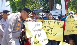Jukir Kepung Balai Kota, Eri Cahyadi Tak Kunjung Temui Massa: Aksi Bergeser ke Rumah Dinas