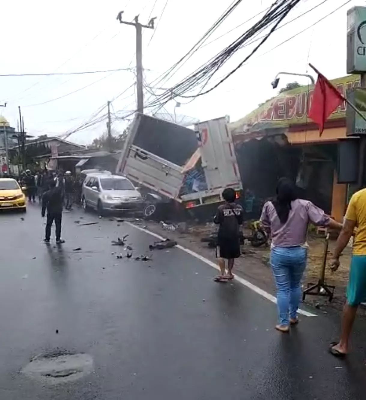 Kecelakaan Di Puncak Bogor Terjadi Di Tikungan Yang Tajam, Seluruh ...