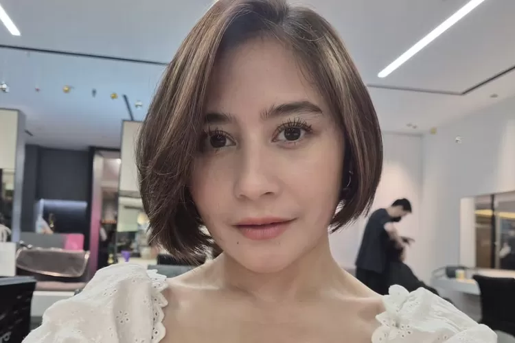 Prilly Latuconsina pamer gaya rambut pendek di media sosial (Foto: Gorajuara/ Instagram/ @omara.esteghlal)