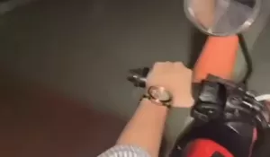 Dua Wanita di Purwakarta Tendang Sejumlah Cone Pembatas Jalan di Kawasan Situ Buleud, Dishub Akan Telusuri Pelakunya