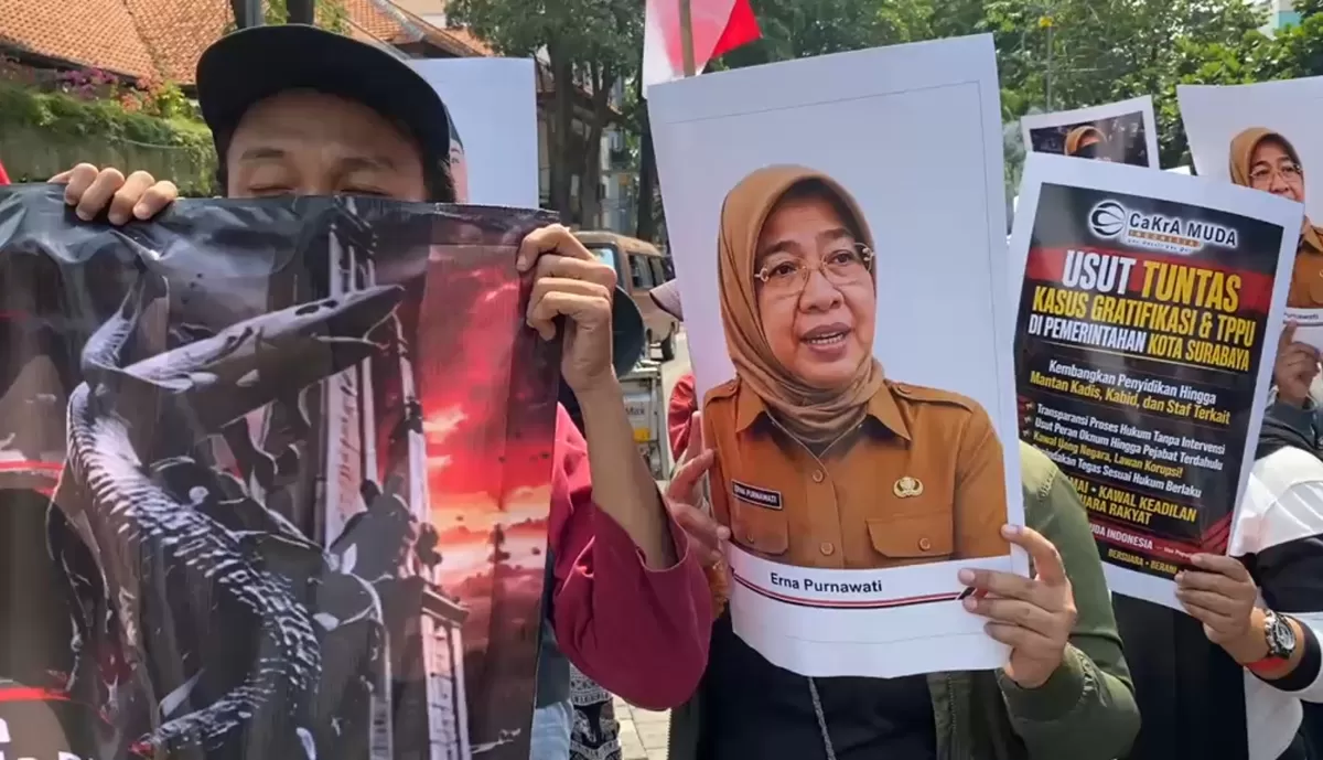 Juni 2025, Erna Purnawati masih diberi jabatan sebagai Plt Kepala Dinas Perpustakaan dan Arsip Kota Surabaya dalam rilis resmi Pemkot.