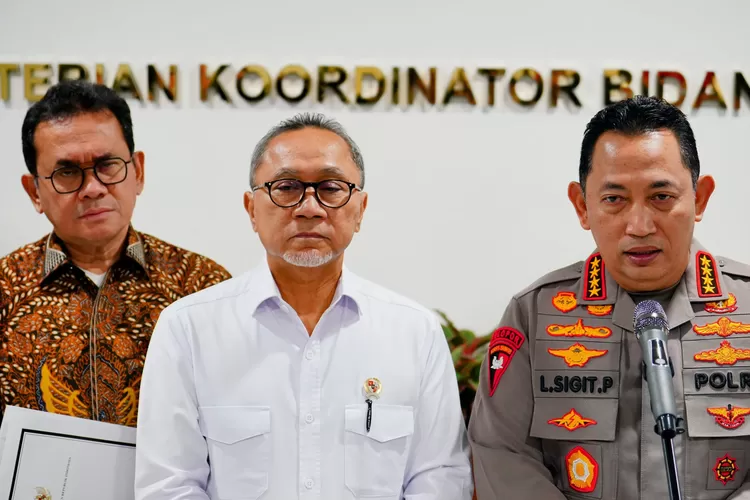 Kapolri Jenderal Polisi Drs. Listyo Sigit Prabowo saat rapat koordinasi (rakor) terbatas bersama Menko Bidang Pangan, Zulkifli Hasan, di Kantor Kemenko Pangan, Jakarta, Rabu (26/2) (Elizabeth Widowati )