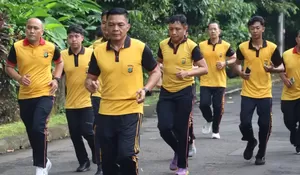 Geliat Polres Metro Depok Rawat Kebugaran : Bergaya Sporty, Tempuh Tiga Kilometer Setiap Jumat