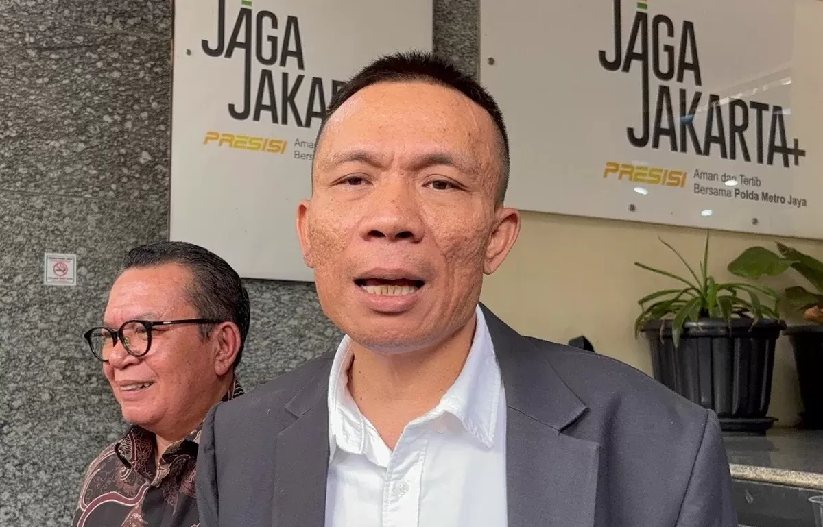 Rismon Hasiholan Sianipar saa memberikan keterangan kepada wartawan./net