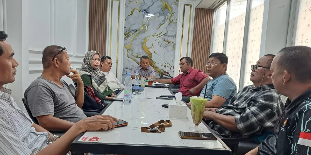 Ketua Forum Pemred SMSI Sumut, Lilik Riadi Dalimunthe, memimpin rapat yang dimulai pukul 11.00 WIB, dan dihadiri sejumlah anggota dari berbagai perusahaan media siber di Sumut.