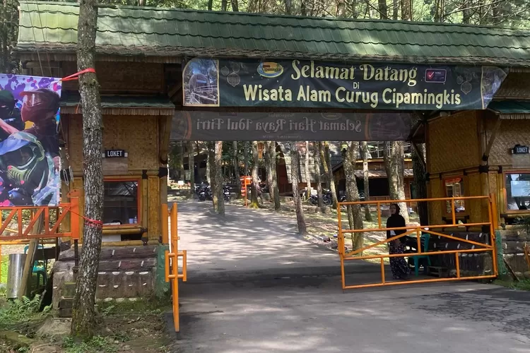 Objek wisata alam Curug Cipamingkis terlihat sepi pengunjung. (KABAR BOGOR)