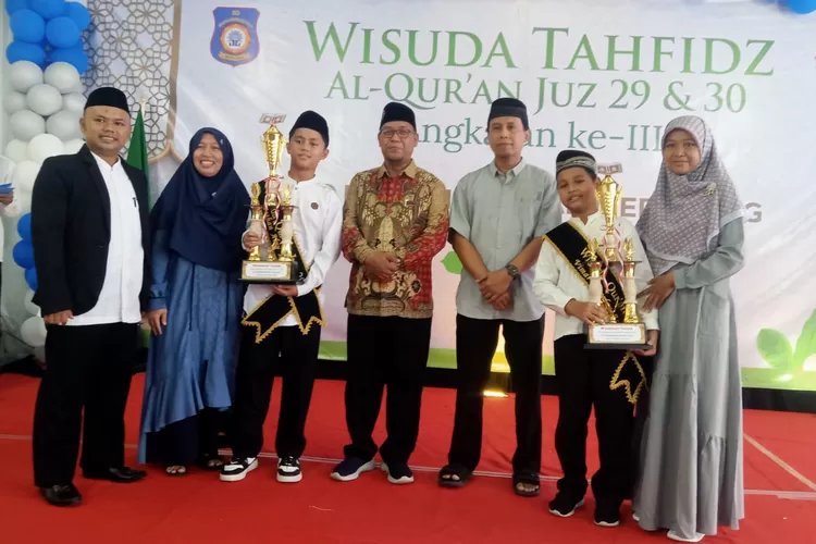 SD Muhammadiyah Meruyung Jalan Raya Meruyung No3, Kelurahan Meruyung, Limo, Depok, mewisuda 56 penghafal Al Quran (Hafiz - Hafizah) Juz 29 dan Juz 30 di angkatan ke-III, Jumat (27/6). (RADAR DEPOK)