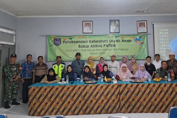 Aparatur Kelurahan Mekarjaya, Kecamatan Sukmajaya, menghelat Rapat Koordinasi (Rakor) aktivis Perlindungan Anak Terpadu Berbasis Masyarakat (PATBM), Senin (13/11). Kegiatan ini bertujuan agar memudahkan peran masyarakat dalam program perlindungan anak. (Radar Depok)