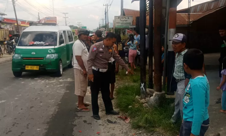 Unit Lakalantas Taput saat melakukan olah TKP kecelakaan yang mengakibatkan satu orang meninggal dunia. 