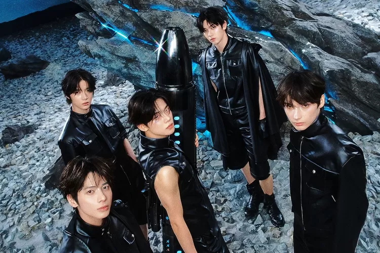 Grup idola K-pop Tomorrow X Together (TXT) telah memulai pemanasan untuk comeback mereka dengan merilis cuplikan koreografi dari lagu baru. (ALONESIA/BIGHIT MUSIC)