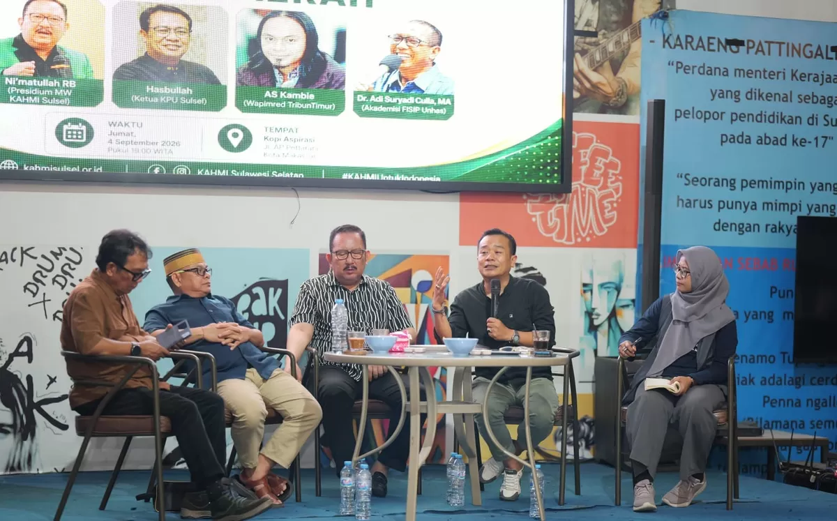 FOTO: Tampak Narsum diskusi KAHMI Sulsel memperdebatkan masa depan hubungan pusat-daerah, dari penguatan otonomi khusus hingga gagasan federalisme mengemuka. (Dok.KAHMI Sulsel)