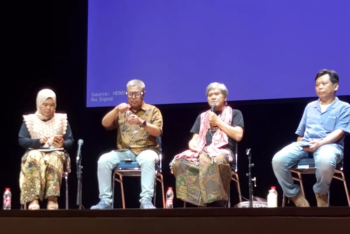 Kegiatan ini menjadi lebih istimewa karena kami padukan dengan forum Mimbar Penyair Abad 21, kata Mustafa Ismail, Ketua Panitia HPN 2026, dalam laporannya pada Malam Hari Puisi Nasional di Teater Kecil, TIM, 30 April 2026 (dok HPN)