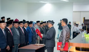 Lantik 81 Pejabat, Bupati Buton Tengah : Sebagai Pelayan Masyarakat Harus Totalitas