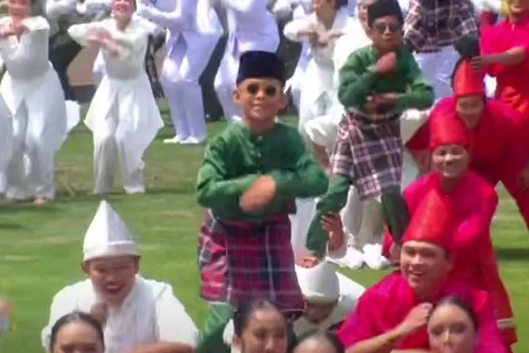 Aura Farming Ramaikan HUT RI ke-80 di Istana. (YouTube)