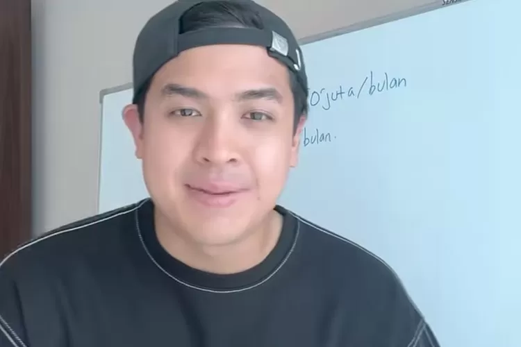 Foto - Jerome Polin mengulas perhitungan tunjangan rumah DPR Rp 50 juta yang disebutnya setara biaya menginap di hotel bintang lima. (Foto/Instagram - Jeromepolin)