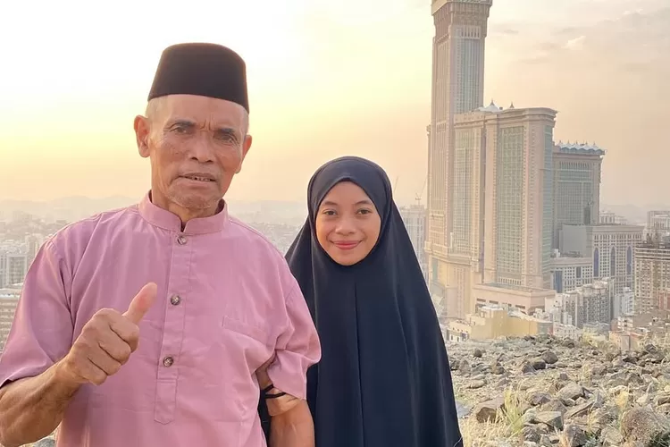 Pak Emen dan Ana Amalia pergi umrah pada tahun 2024 lalu (Foto: Gorajuara/ Instagram/ @amaliaana54)