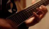 Chord Gitar Lagu 'Jadi Yang Kuinginkan' – Vierra dari Kunci D : Aku Sendiri Disini Menunggu