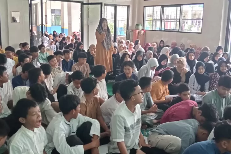 Kegiatan Pesantren Ramadan SMPN 5 Depok, Kamis (20/3). (ANDIKA EKA/RADAR DEPOK)