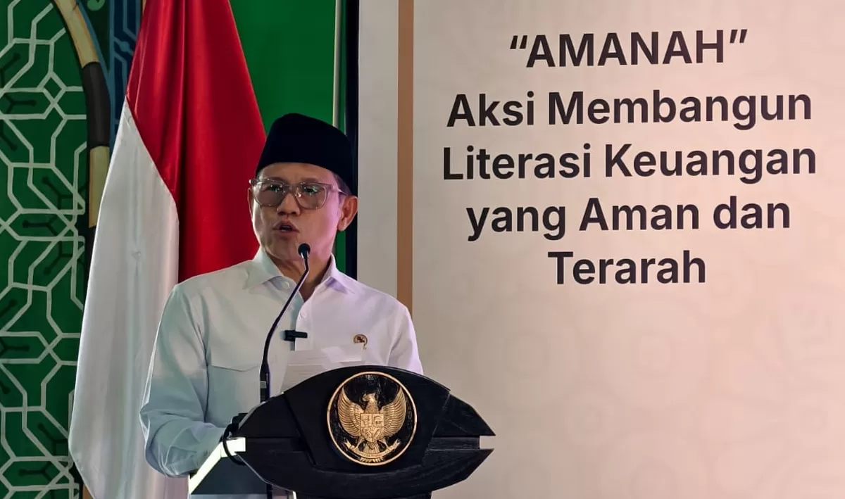 Menko Bidang Pemberdayaan Masyarakat Muhaimin Iskandar memberikan arahan dalam kegiatan Peningkatan Literasi Keuangan di Pesantren Miftahul Huda Al-Musri, Cianjur. (FOTO: Ist)