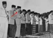 Rumor kisah kesaktian Soekarno tak mempan ditembak saat sholat karena diberi mustika Nyi Blorong hingga dapat pesan dari alam lain