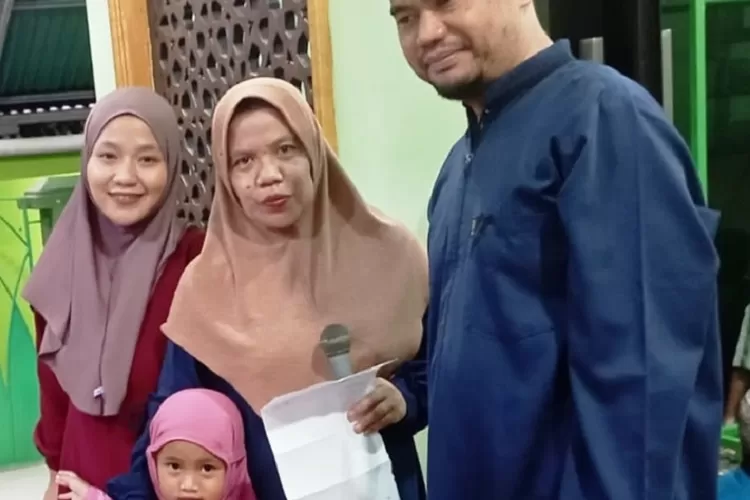 Jemaah Musala Al Munawar kembali menggelar kegiatan santunan bagi anak yatim dan kaum duafa di RT3/3, Kelurahan Rangkapanjaya Baru, Pancoranmas, pada Sabtu (15/3). (RADAR DEPOK)