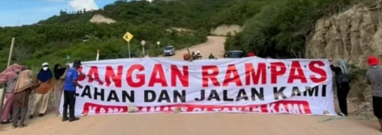 Jalan menuju lokasi PT CPM ditutup warga. (Foto: IST) (Foto: IST).