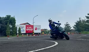 Berikut ini Teknik Menikung Menggunakan Sepeda Motor Yang Benar dan Aman  