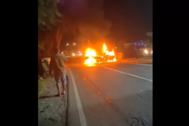 Ilustrasi mobil terbakar/ISTIMEWA (netizen)