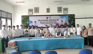 20 Remaja Sawangan Depok Dapat Pelatihan Servis HP