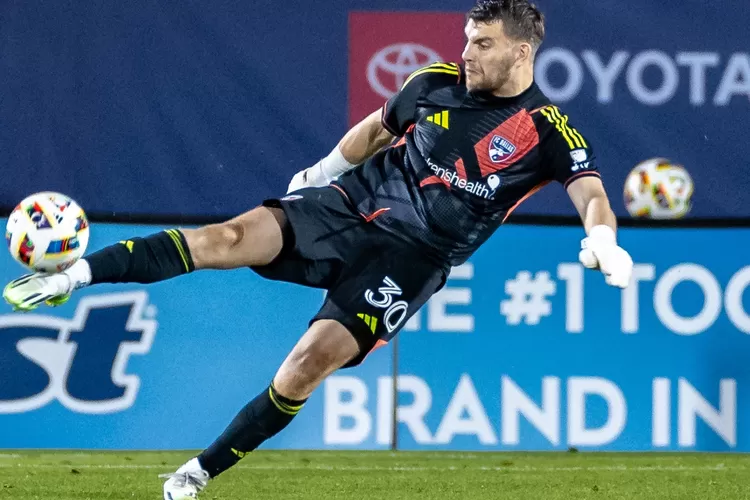 Ilustrasi - Maarten Paes belum bisa memperkuat Timnas Indonesia dalam waktu dekat. (Dok.TSN)