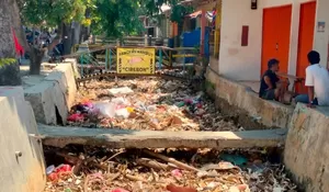 Sampah Styrofoam Sumbat Kali KCB Grogol Depok, Timbulkan Bau Tak Sedap