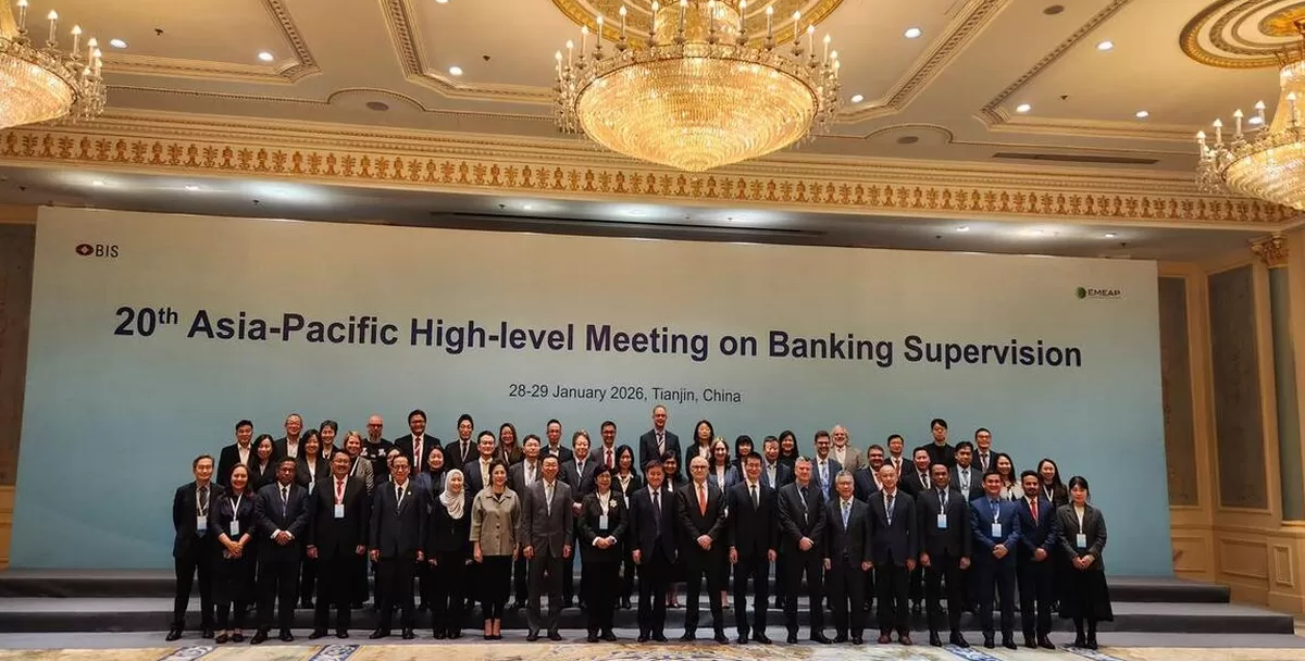 Momen foto bersama saat The EMEAP-BCBS-FSI 20th Asia-Pacific High-level Meeting on Banking Supervision dan Senior Official Meeting East Asia Pacific Central Banks &ndash; Working Group on Banking Supervision yang diselenggarakan pada 27&ndash;29 Januari 2026 di Tianjin, Tiongkok (Kalimantansatu.com/Dok. OJK)