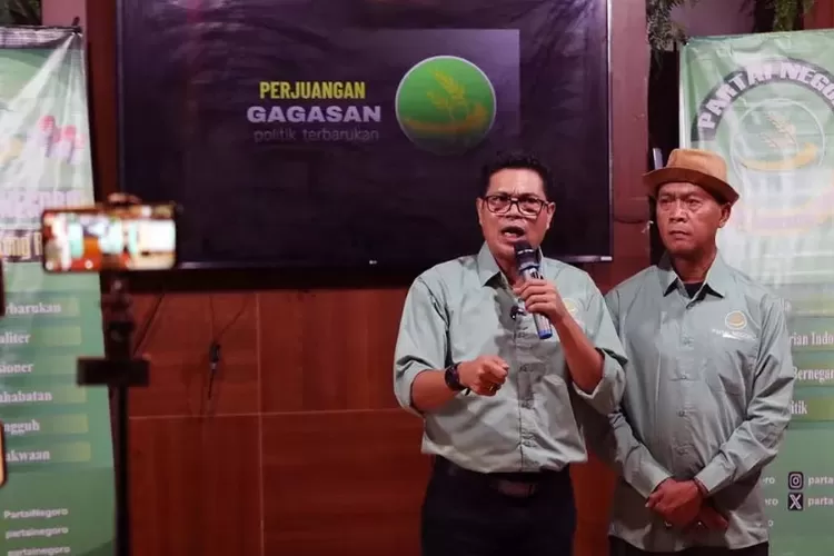 faizal Assegaf saat melakukan deklarasi Partai Negoro menegaskan akan membawa Jokowi ke meja hijau setelah lengser dari kursi kepresidenan 20 Oktober 2024. 