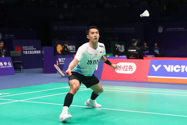 Tunggal putra Indonesia Jonatan Christie akan melawan Lee Zii Jia dari Malaysia di perempat final Kejuaraan Bulu Tangkis Asia 2024, Jumat (12/4). (foto: PP PBSI)