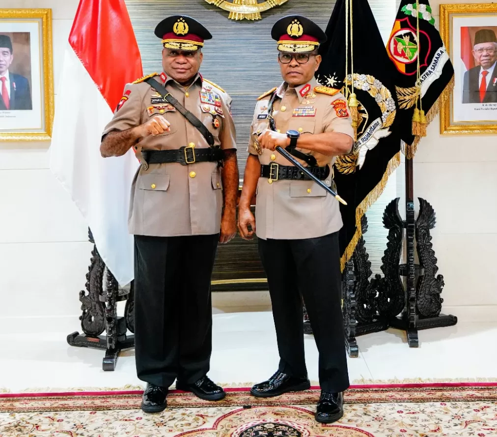 Komjen Pol Mathius D Fakhiri dan Kapolda Papua Brigjen Pol. Patrige R. Renwarin, usai Sertijab di Mabes Polri, Selasa (3/9/2024).Foto Humas Polda  