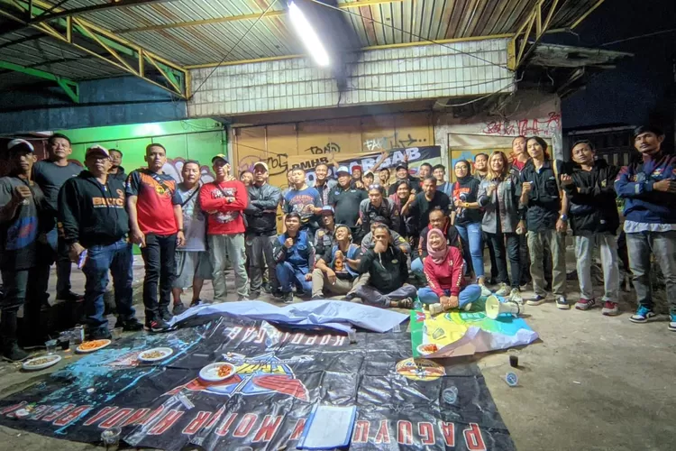 puluhan bikers Honda yang tergabung dalam Paguyuban Motor Honda Bekasi (PMHB) berkumpul dalam acara Kopdargab PMHB ke-8