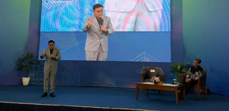 Wakil Direktur Utama (Wadirut) Mining Industry Indonesia (MIND ID) Dany Amrul Ichdan mengatakan Indonesia harus keluar dari jebakan negara berpendapatan menengah, sudah saatnya &ldquo;naik kelas&rdquo; dengan mengejar pertumbuhan 8%.