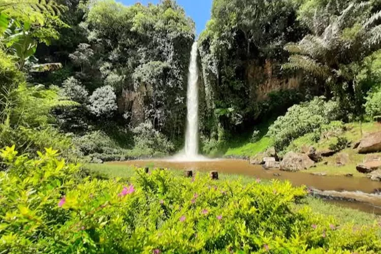 Hiling Dan Camping Seru Di Curug Bugbrug, Destinasi Tersembunyi Di ...