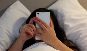 Jangan Dilakukan Lagi! Ini Bahaya Main HP Sebelum Tidur, Nomor Terakhir Sering Dirasakan  